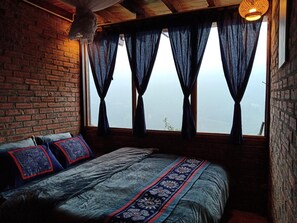 Desk, laptop workspace, blackout drapes, iron/ironing board - The Little H'mong House (Sa Pa)