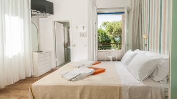 Cofres nos quartos, escrivaninha, quartos à prova de som