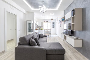 Apartment, 2 Schlafzimmer | Wohnbereich | Flachbildfernseher, Bücher, Pay-TV