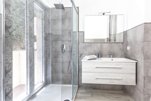 Bathroom -  New & Stylish two Bedroom Apartment with Balconies (Sant'Agnello)