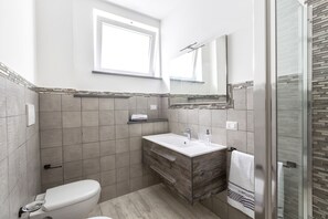 Apartment, 2 Bedrooms | Bathroom