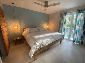 2 habitaciones, tabla de planchar con plancha y cuna de viaje 