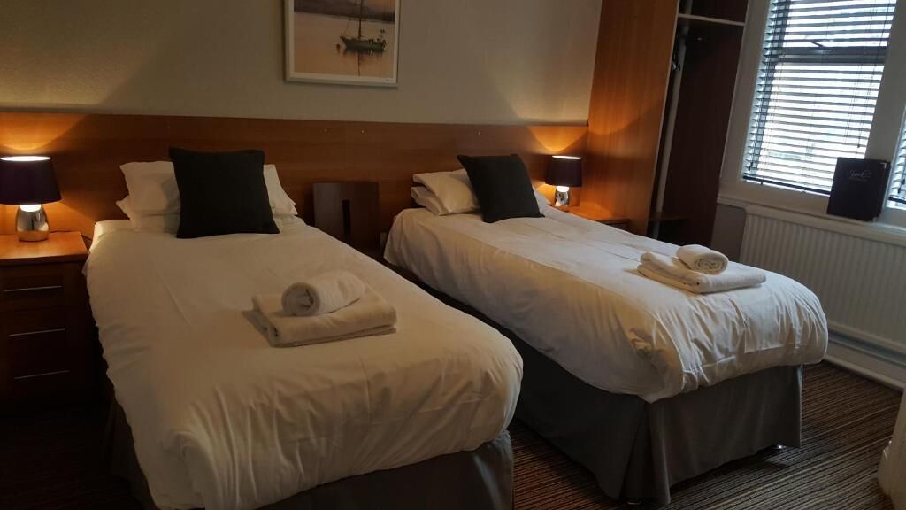 standard twin room | desk, iron/ironing board, free wifi, bed sheets
