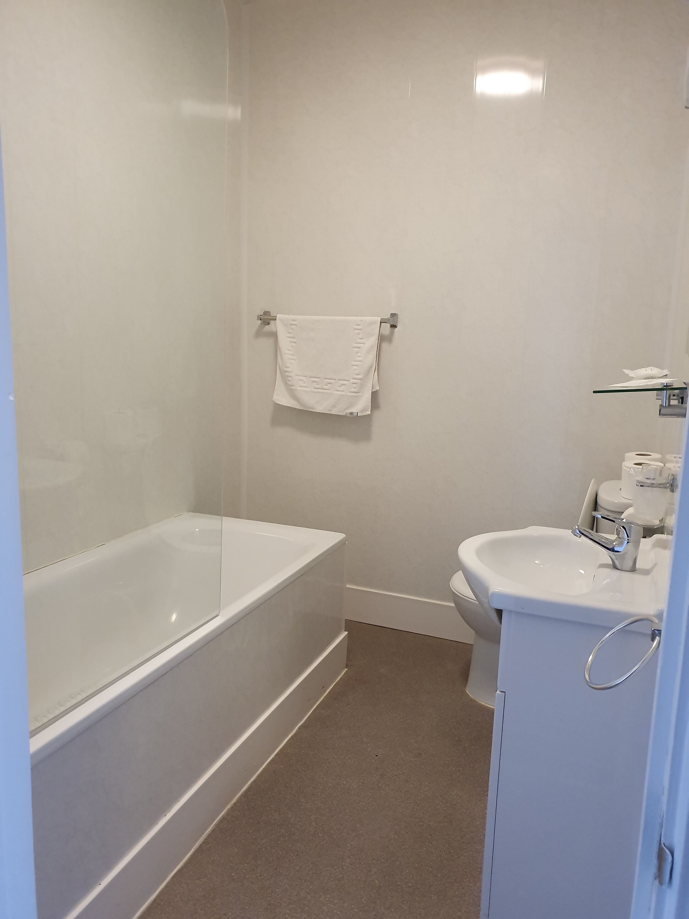 premier family room | bathroom | free toiletries, hair dryer, towels, soap