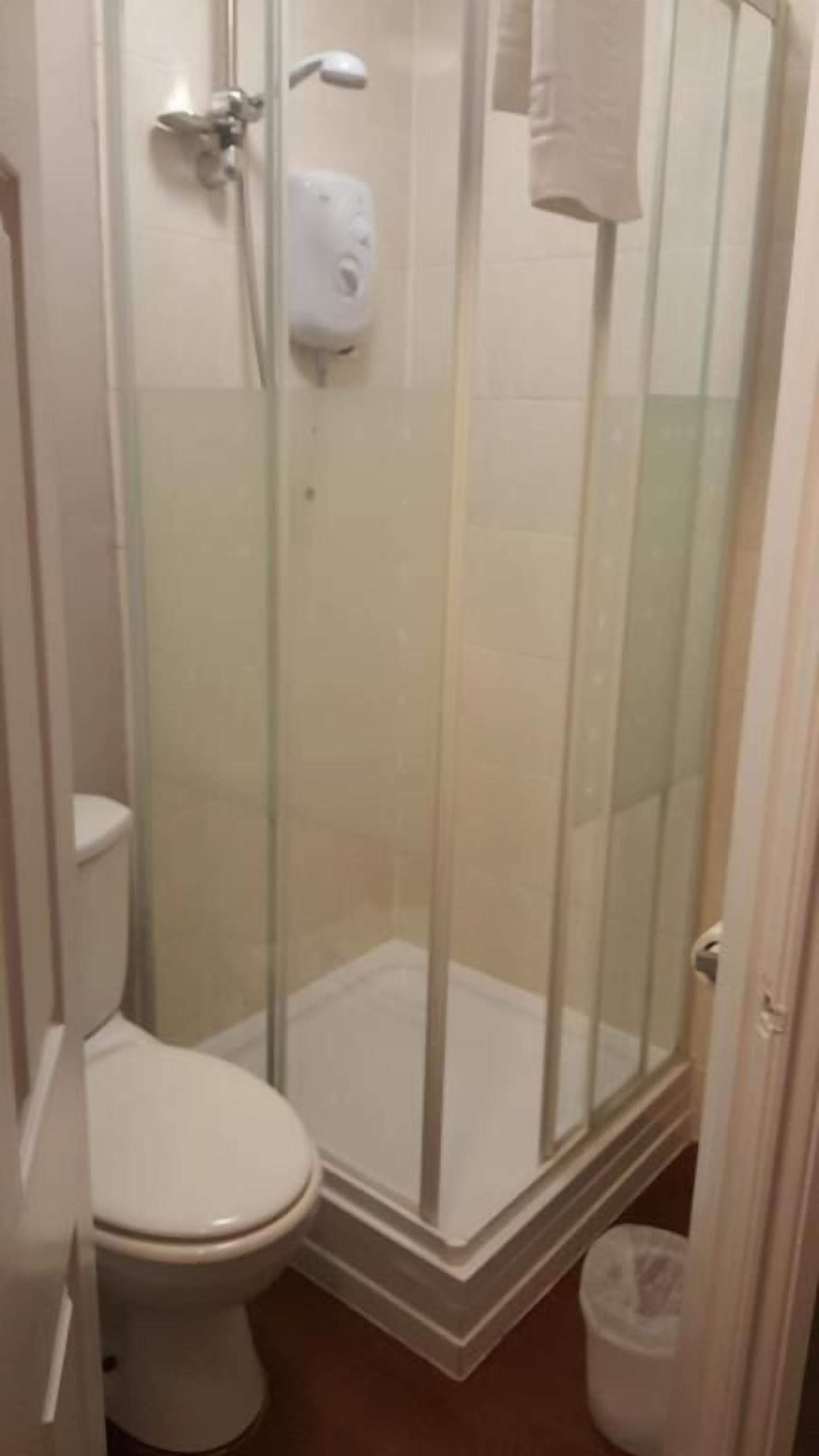 standard single room | bathroom | free toiletries, hair dryer, towels, soap