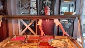 Petit déjeuner buffet servi tous les jours en supplément
