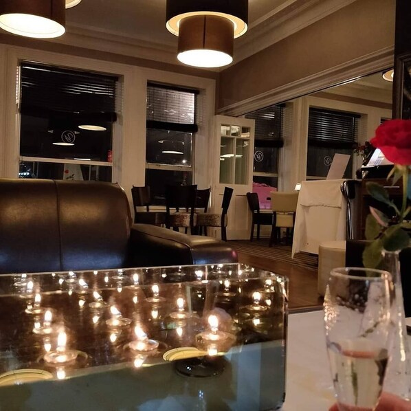 Daily buffet breakfast (GBP 12.95 per person)