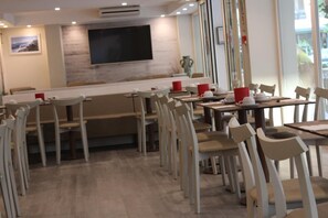 Esmorzar diari continental gratuït 
