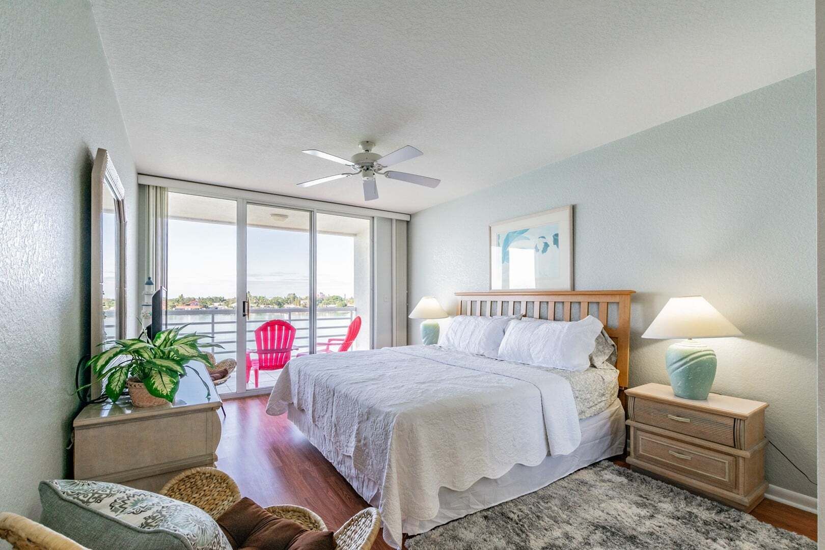 2 dormitorios, tabla de planchar con plancha, wifi gratis y ropa de cama