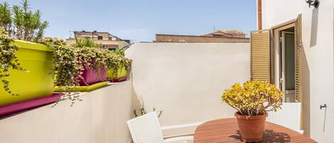 Apartment, 2 Schlafzimmer | Blick vom Balkon