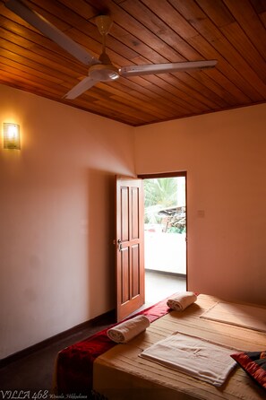 7 camere, una scrivania, Wi-Fi