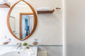 Apartment, 3 Schlafzimmer | Badezimmer | Dusche, Regendusche, kostenlose Toilettenartikel, Haartrockner