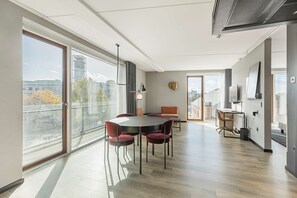 1 dormitorio, ropa de cama hipoalergénica, caja fuerte y escritorio