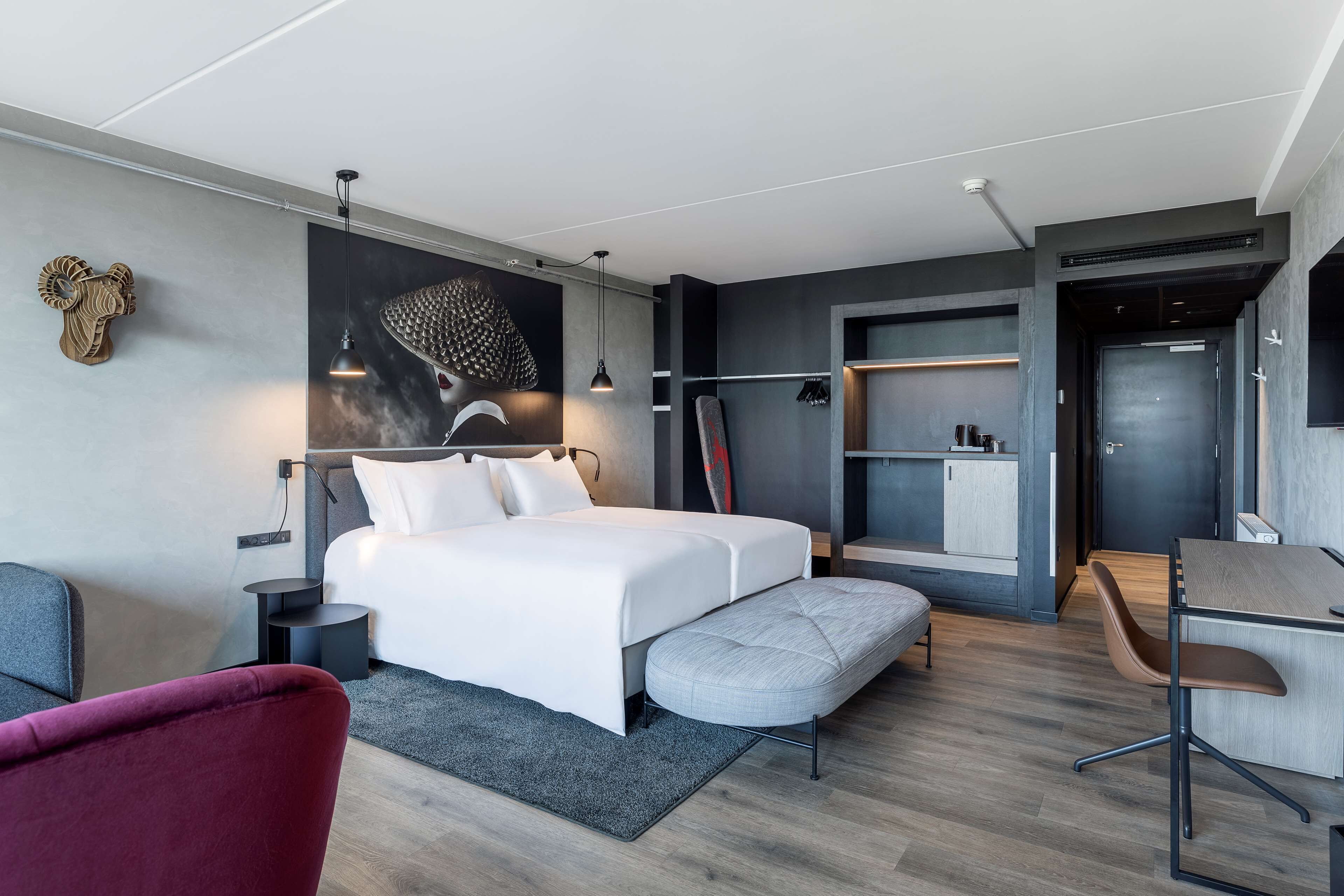 Hypo-allergenic bedding, in-room safe, desk, laptop workspace