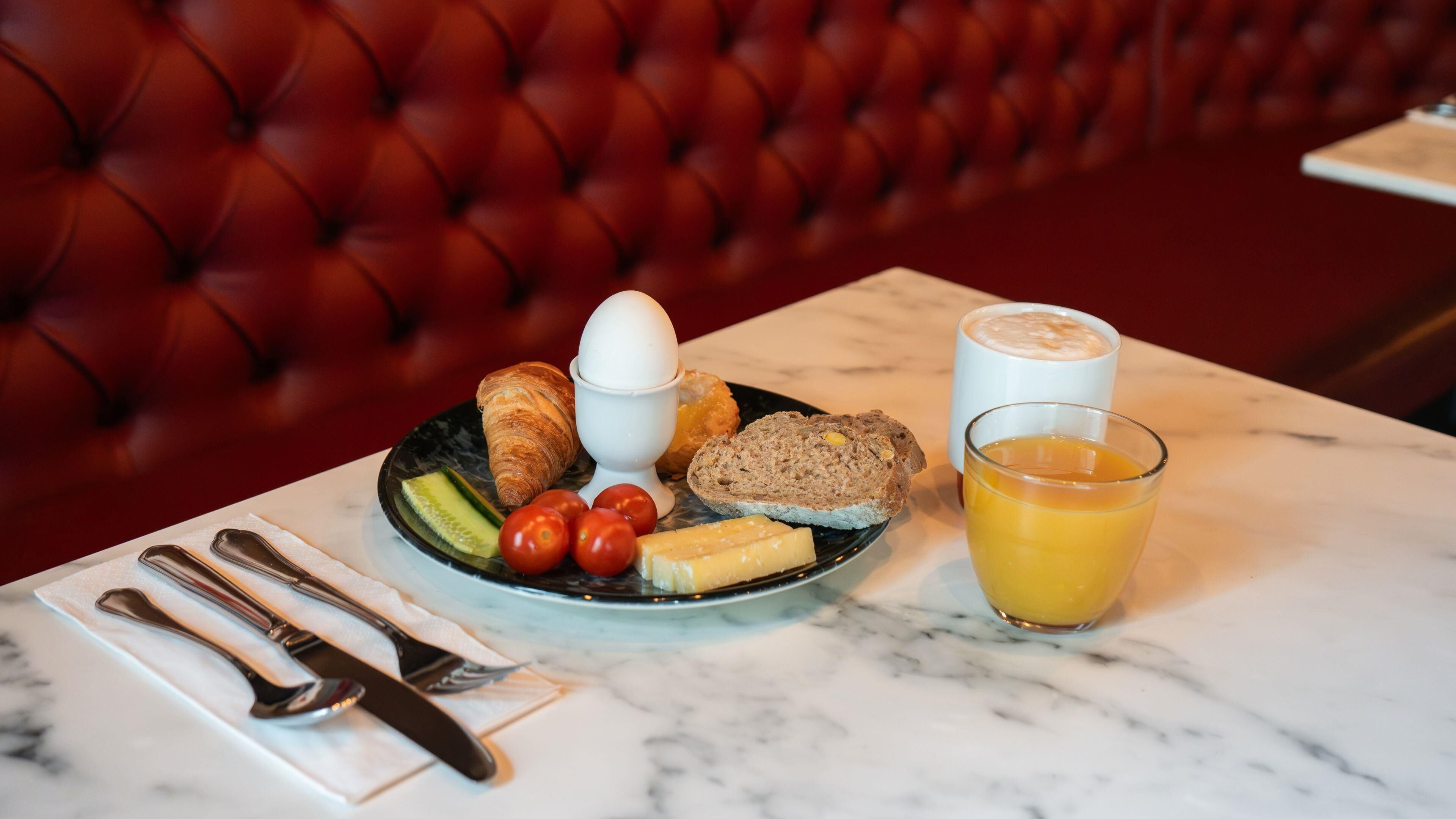 Dagelijks ontbijtbuffet (DKK 205 per persoon)