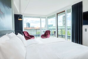Hypo-allergenic bedding, in-room safe, desk, laptop workspace - Radisson RED Aarhus (Aarhus)