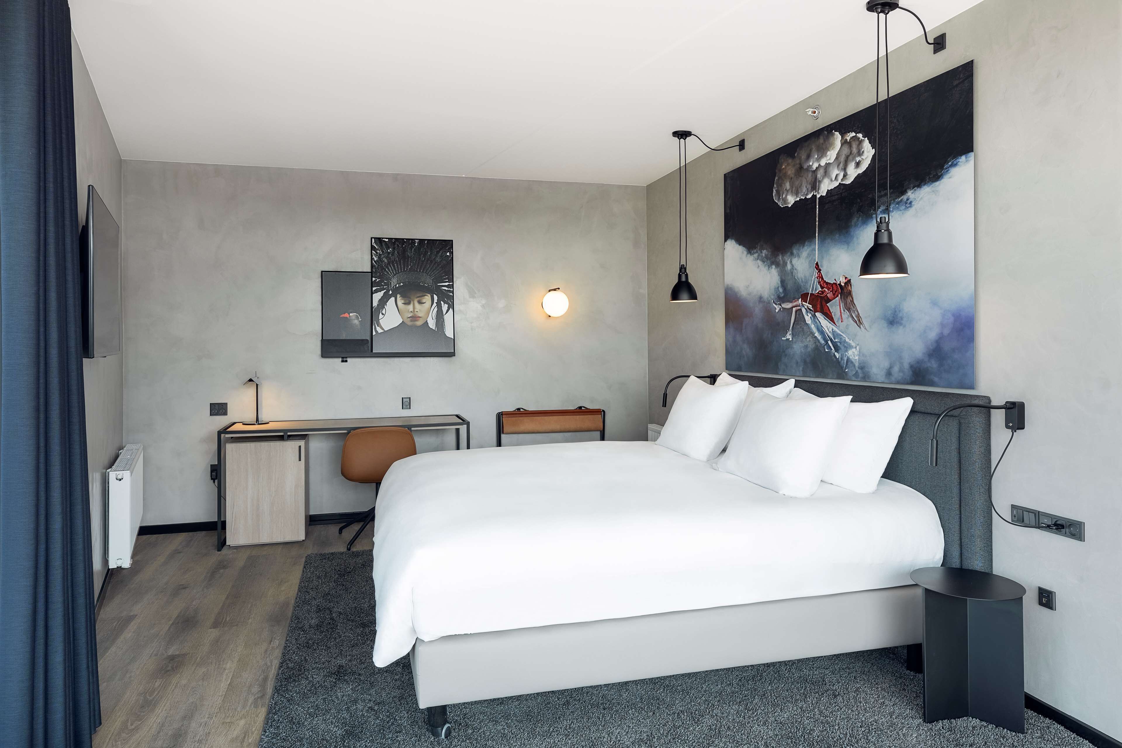 Chambre Supérieure, balcon, vue ville | Literie hypoallergénique, coffres-forts dans les chambres, bureau