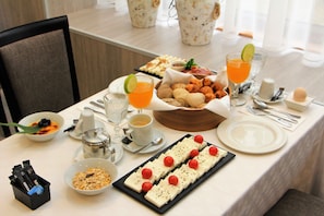 Free daily continental breakfast