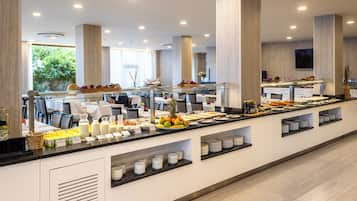 Tägliches inbegriffenes kontinentales Frühstück