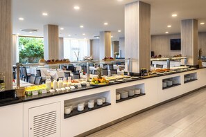Free daily continental breakfast  - Hotel Cristal Setubal (Setubal)