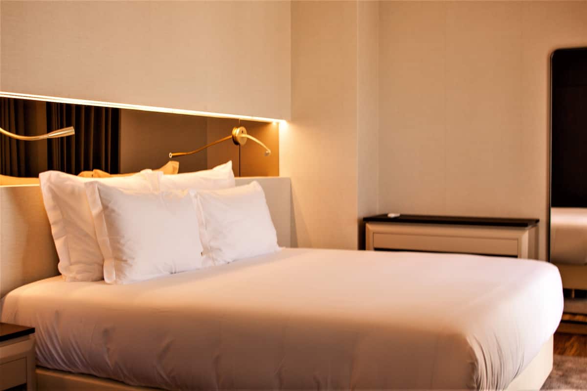 Junior Suite, 1 Double Bed, Non Smoking | Minibar, in-room safe, desk, laptop workspace