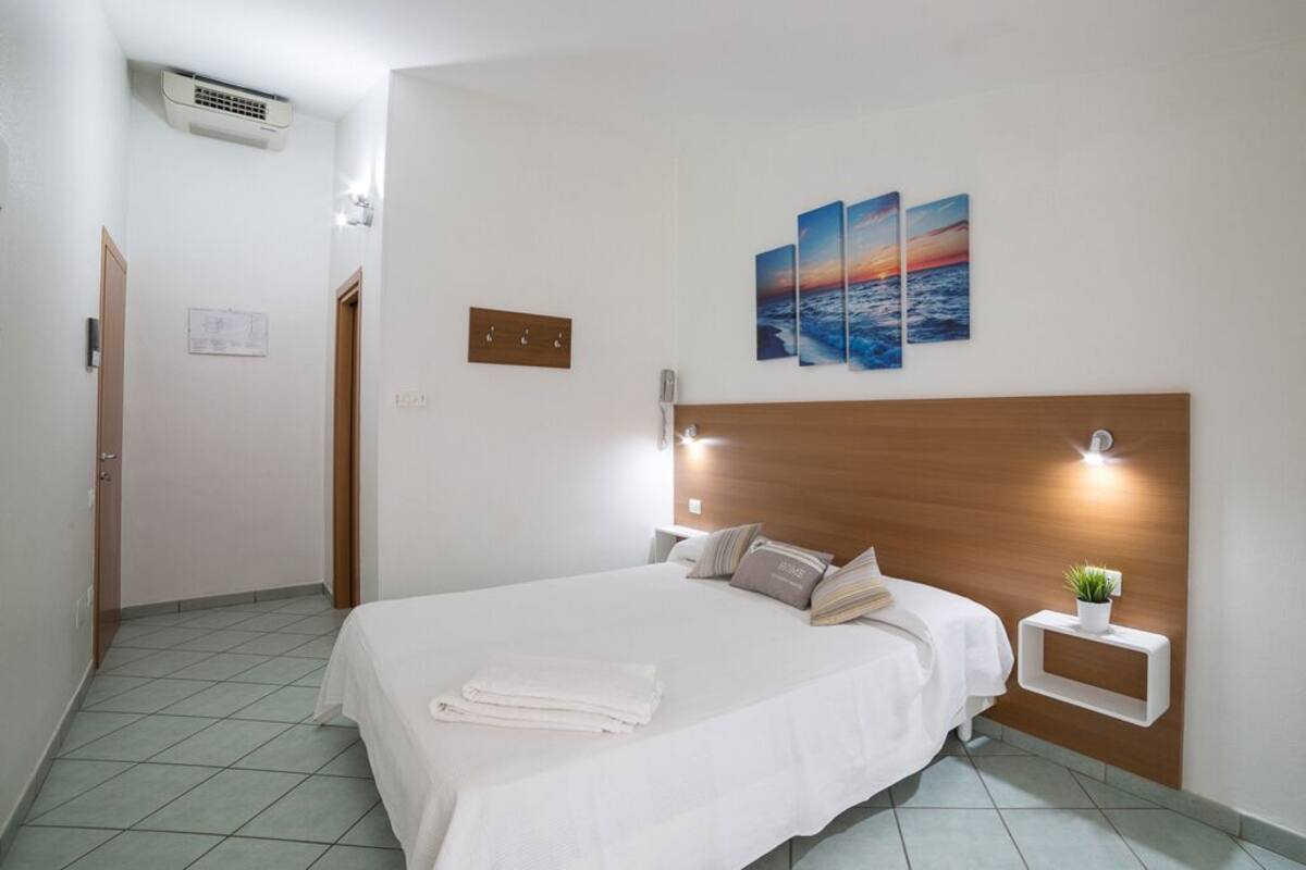 In-room safe, free cribs/infant beds, free WiFi, bed sheets