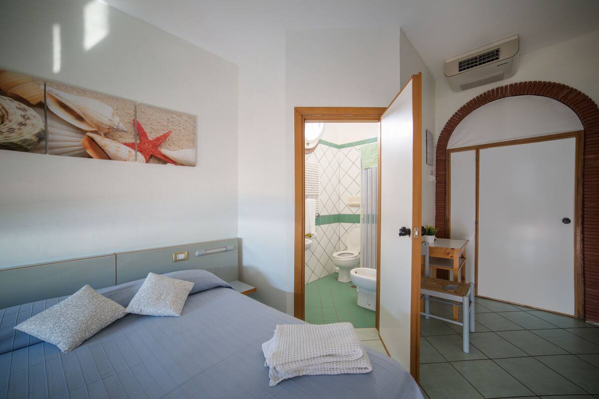 In-room safe, free cribs/infant beds, free WiFi, bed sheets