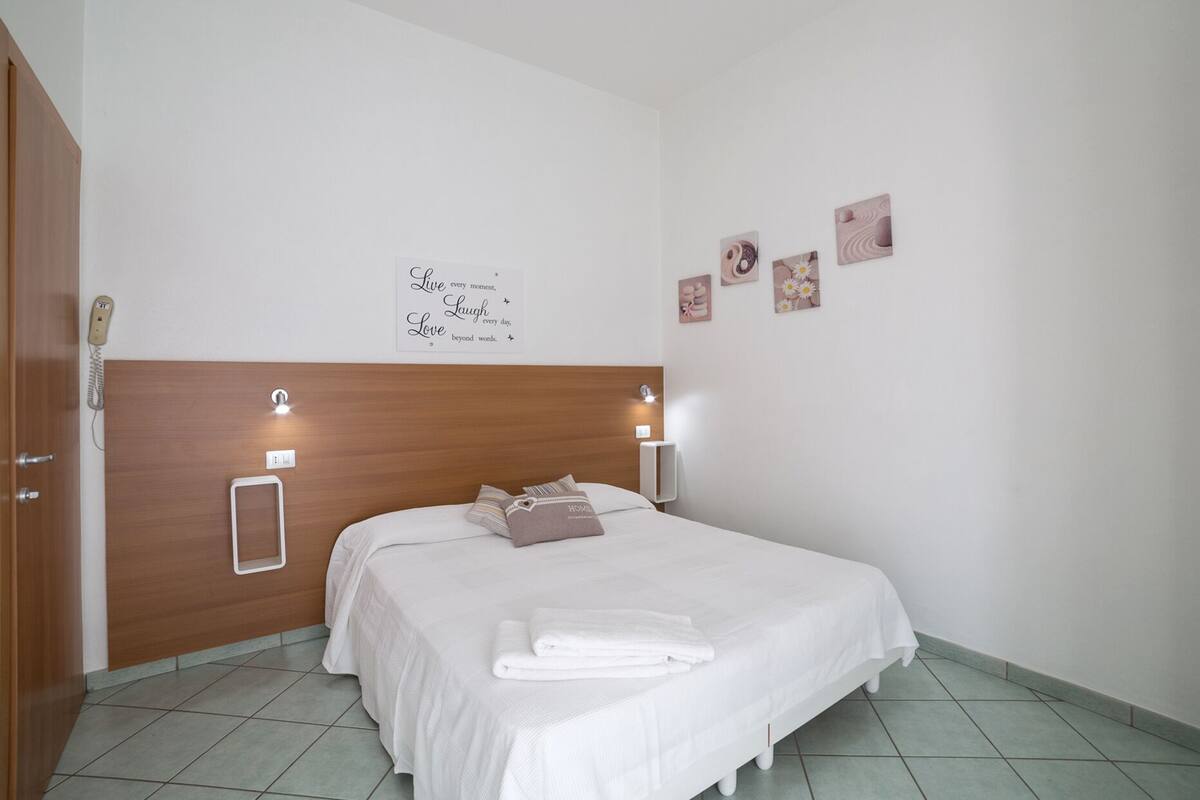 In-room safe, free cribs/infant beds, free WiFi, bed sheets