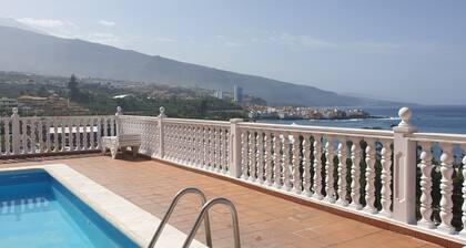 Keski upouusi studio 200 metrin päässä. rannalta