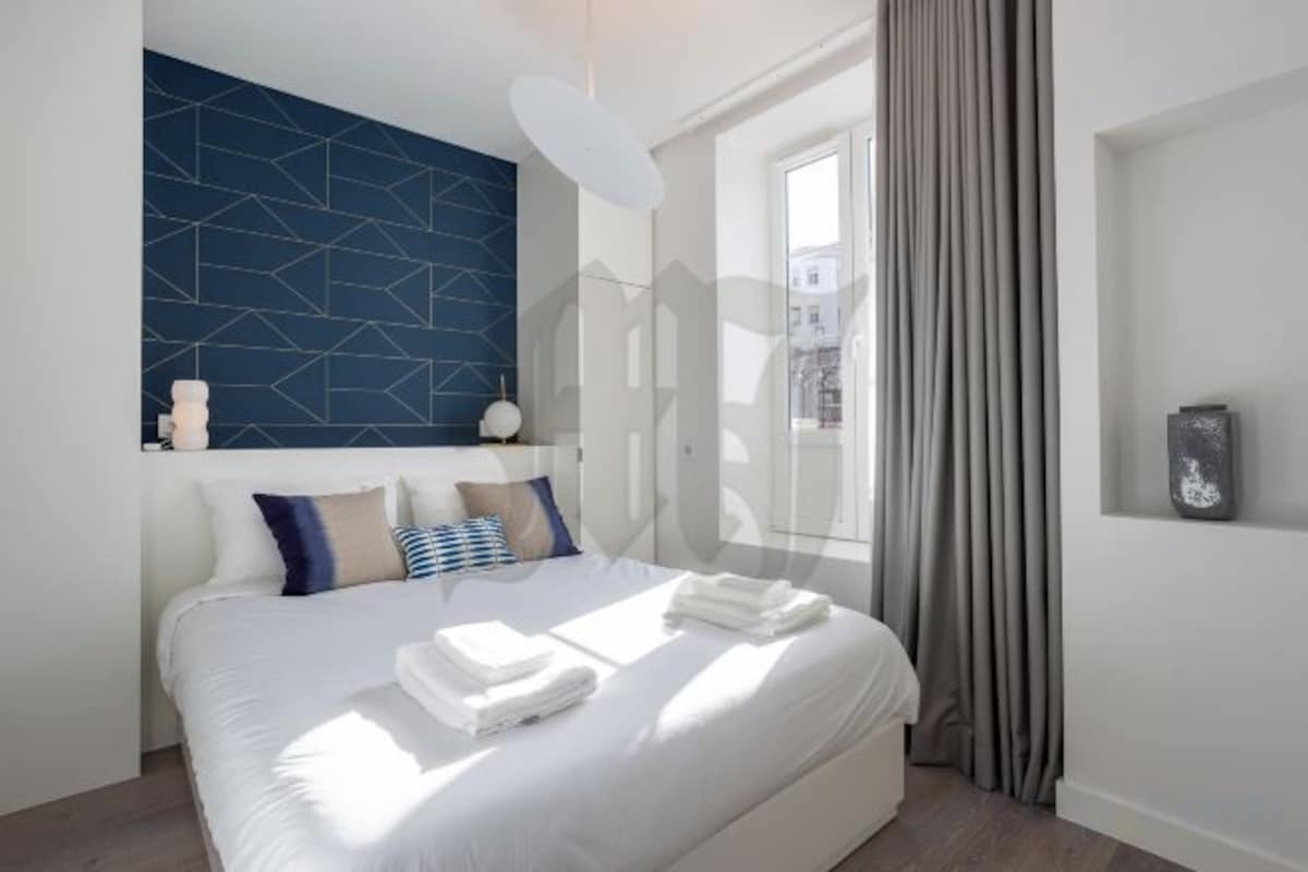 Blackout drapes, iron/ironing board, cribs (surcharge), WiFi (free)