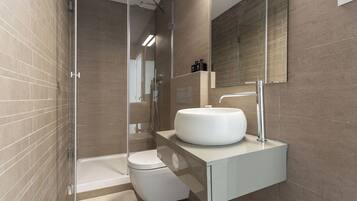 Superior-Studio | Badezimmer | Dusche, Haartrockner, Handtücher, Seife