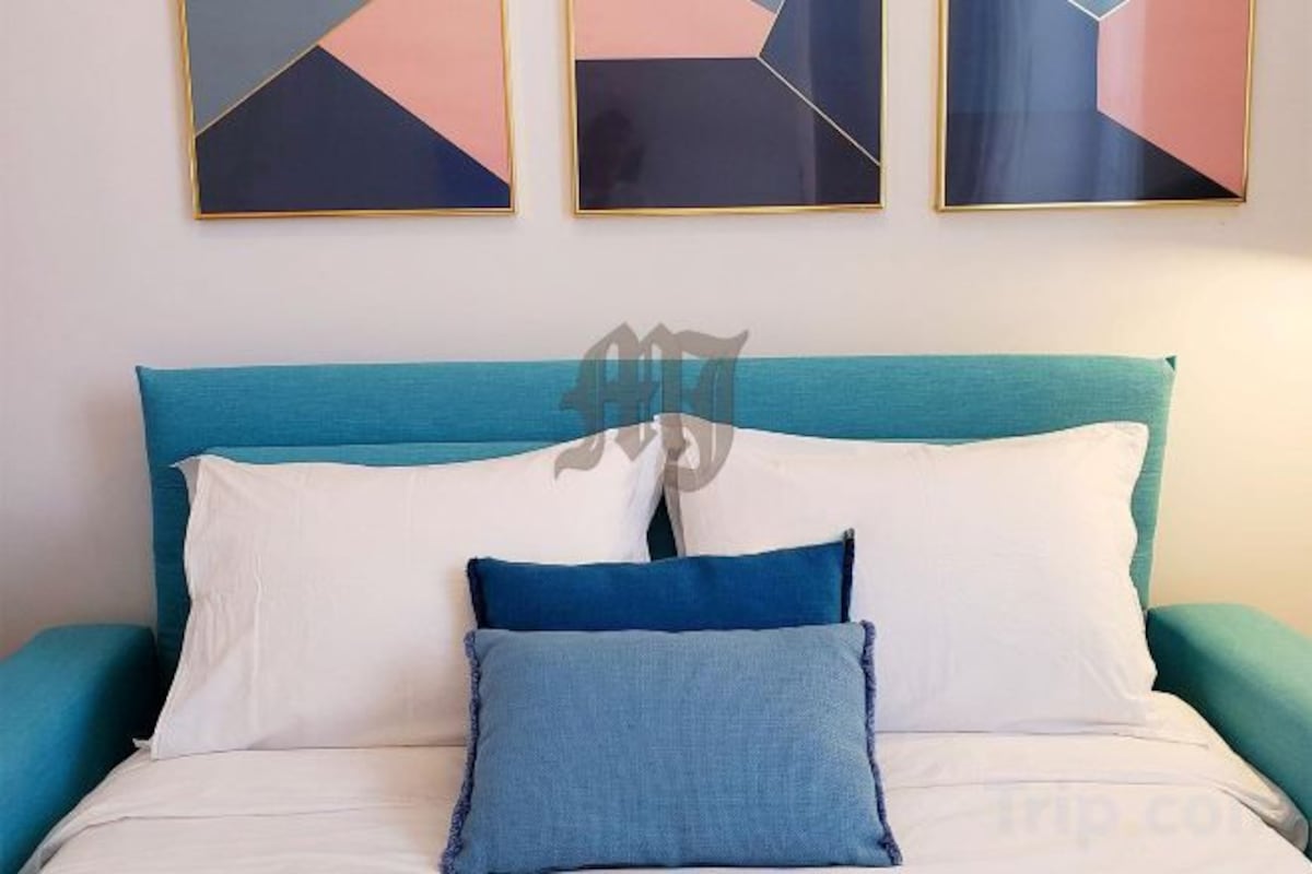 Blackout drapes, iron/ironing board, cribs (surcharge), WiFi (free)