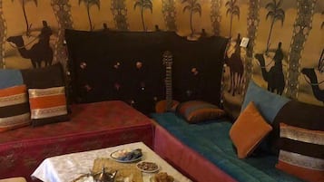 含每日當地特色早餐