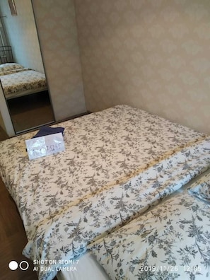 2 bedrooms, iron/ironing board, free WiFi, bed sheets