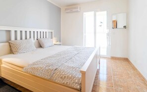 3 bedrooms, WiFi, bed sheets