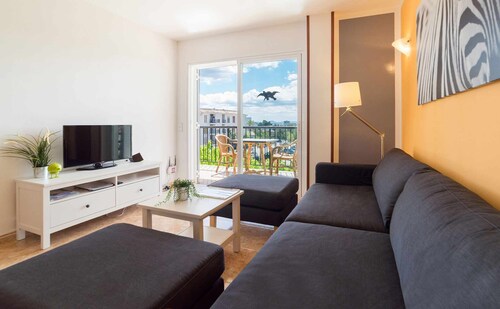 Gola Modern 3-bedroom apartment with great views