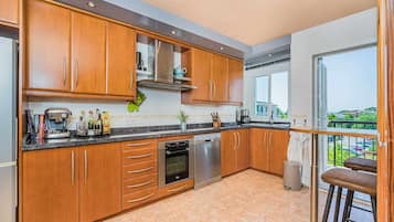 Kühlschrank, Geschirrspüler