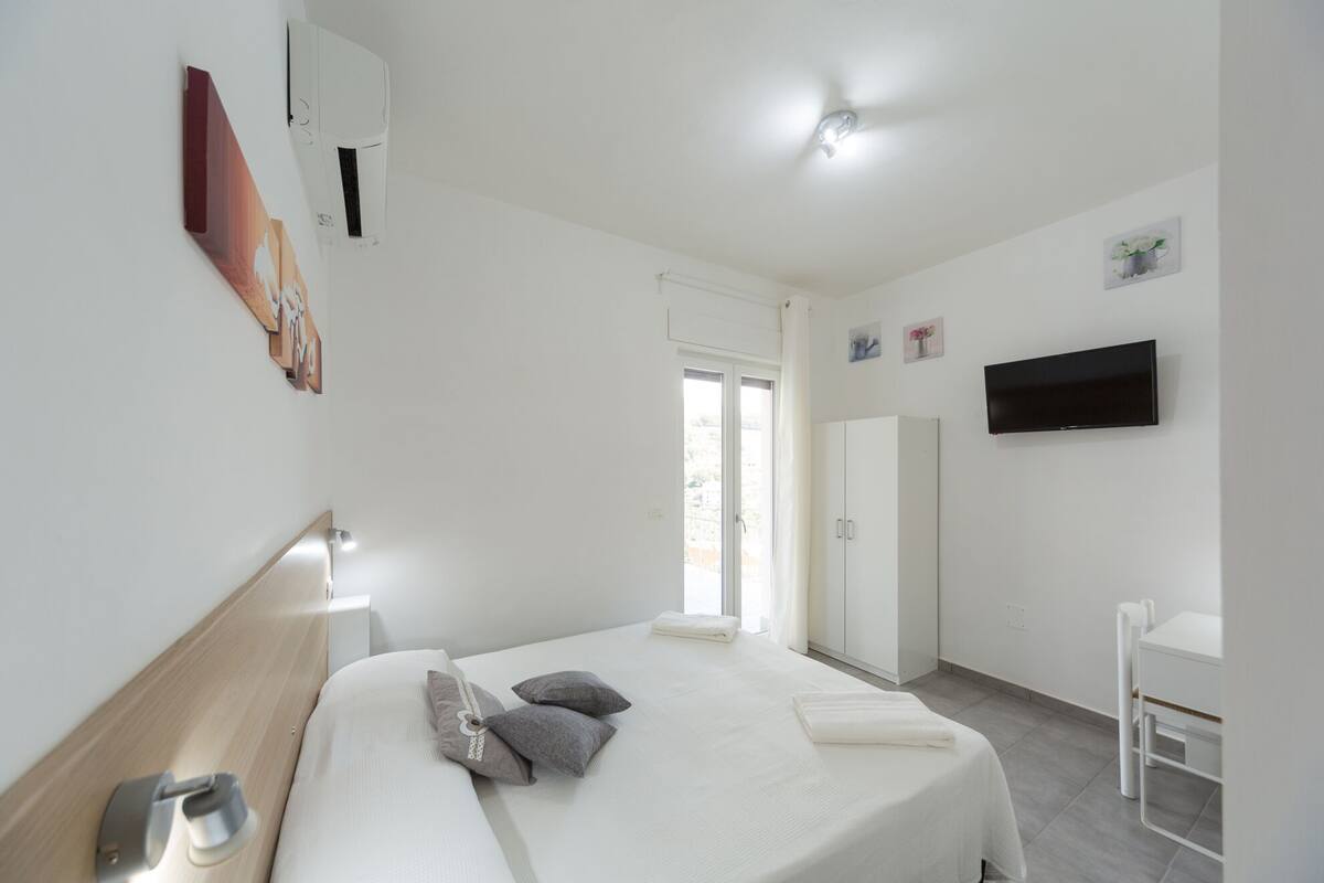 In-room safe, desk, free cots/infant beds, free WiFi