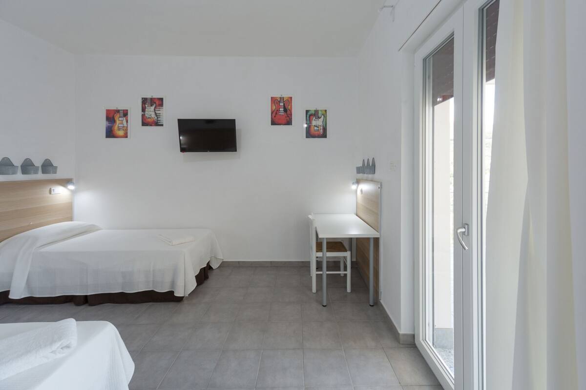 In-room safe, desk, free cots/infant beds, free WiFi