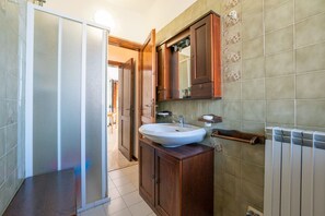 Appartement Duplex, 3 chambres | Salle de bain