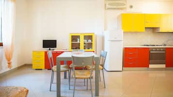 Apartment, 2 Bedrooms | In-room dining