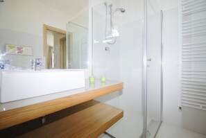 Apartment, 3 Bedrooms | Bathroom | Separate tub and shower, rainfall showerhead, hair dryer, bidet - Tasso (Ferrara)