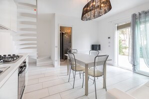 Apartment, 2 Bedrooms | In-room dining - Villa Marina (Comacchio)