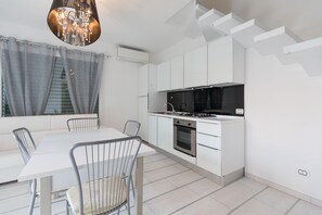 Apartment, 2 Bedrooms | Private kitchen - Villa Marina (Comacchio)