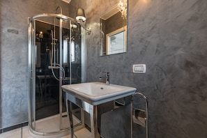 Apartment, 2 Schlafzimmer | Badezimmer | Dusche, Regendusche, Haartrockner, Bidet