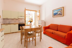 Appartement, 2 chambres | Coin séjour