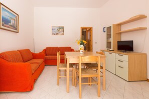 Apartment, 2 Bedrooms | Living area | Flat-screen TV - Bilocale Smeraldo (Comacchio)