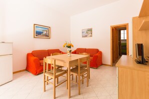 Apartment, 2 Bedrooms | Living area | Flat-screen TV - Bilocale Smeraldo (Comacchio)