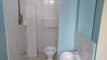 Standard Room | Bathroom | Shower, rainfall showerhead, free toiletries, towels