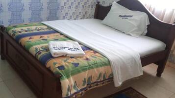 Desk, blackout drapes, free WiFi, bed sheets